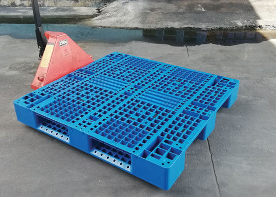 2000kg  Heavy Duty Plastic Pallets 8pcs Steel Reinforcing Inside